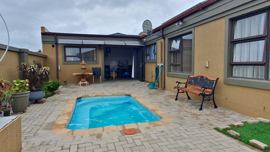 3 Bedroom Property for Sale in Dana Bay Western Cape